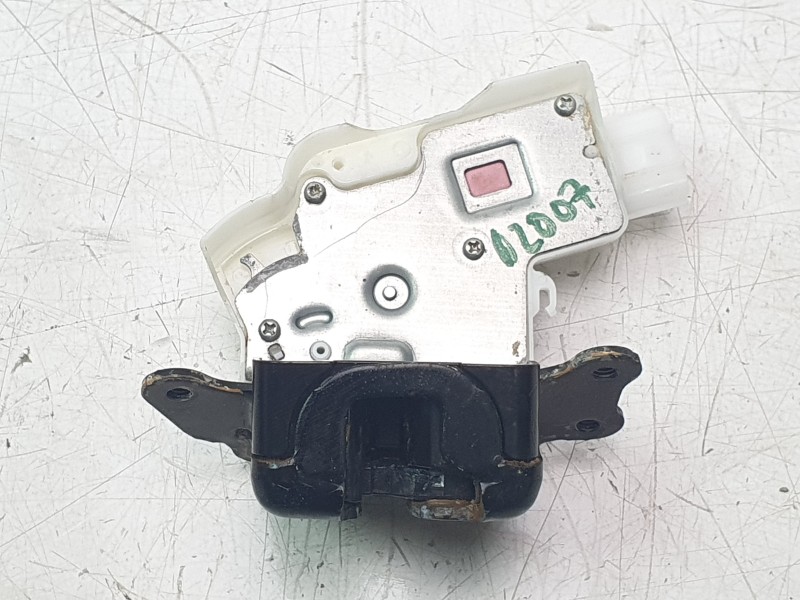 Recambio de cerradura maletero / porton para toyota yaris cross hybrid 2wd active tech referencia OEM IAM 693500D250  