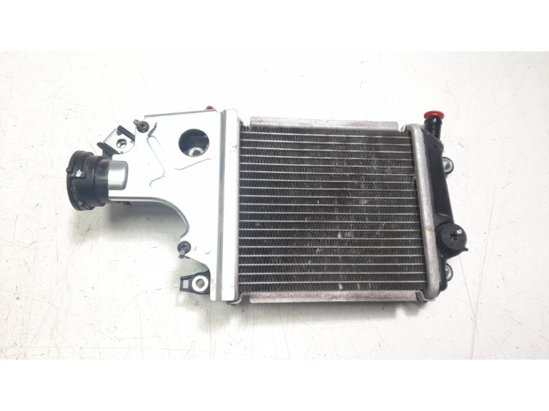 Recambio de radiador agua para honda pcx 125 referencia OEM IAM 19100K25N00  