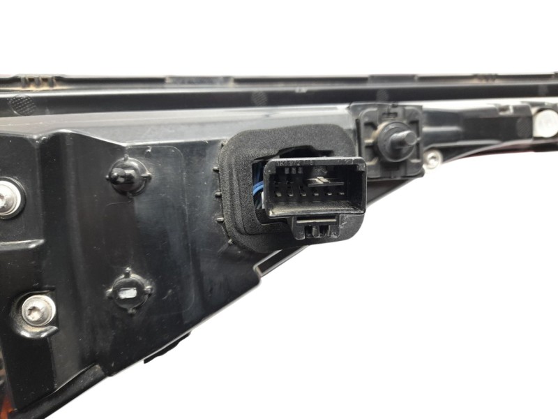 Recambio de piloto trasero central para cupra formentor 1.5 tsi referencia OEM IAM 5FF945307H  