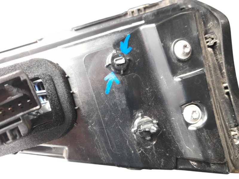 Recambio de piloto trasero central para cupra formentor 1.5 tsi referencia OEM IAM 5FF945307H  