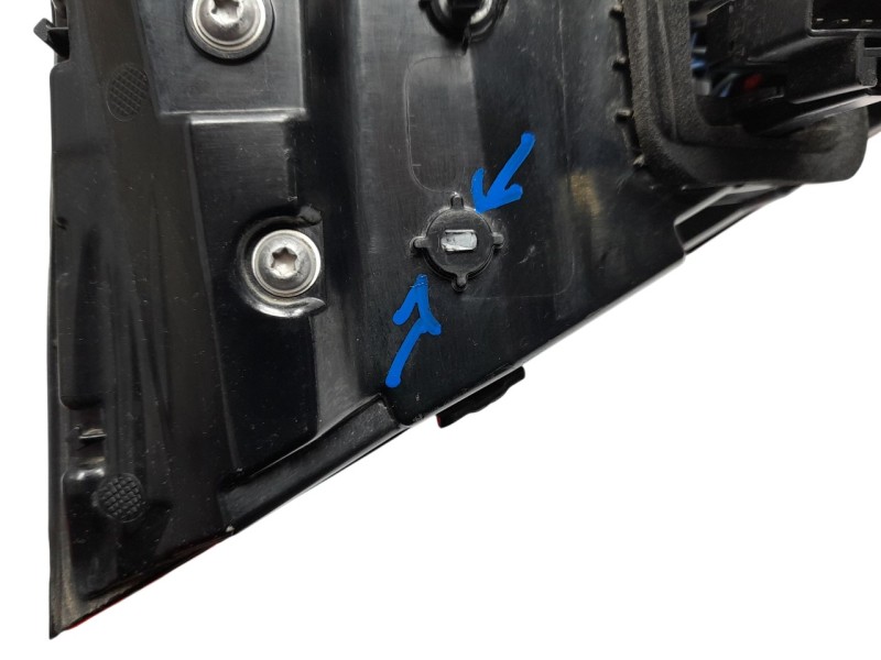 Recambio de piloto trasero central para cupra formentor 1.5 tsi referencia OEM IAM 5FF945307H  