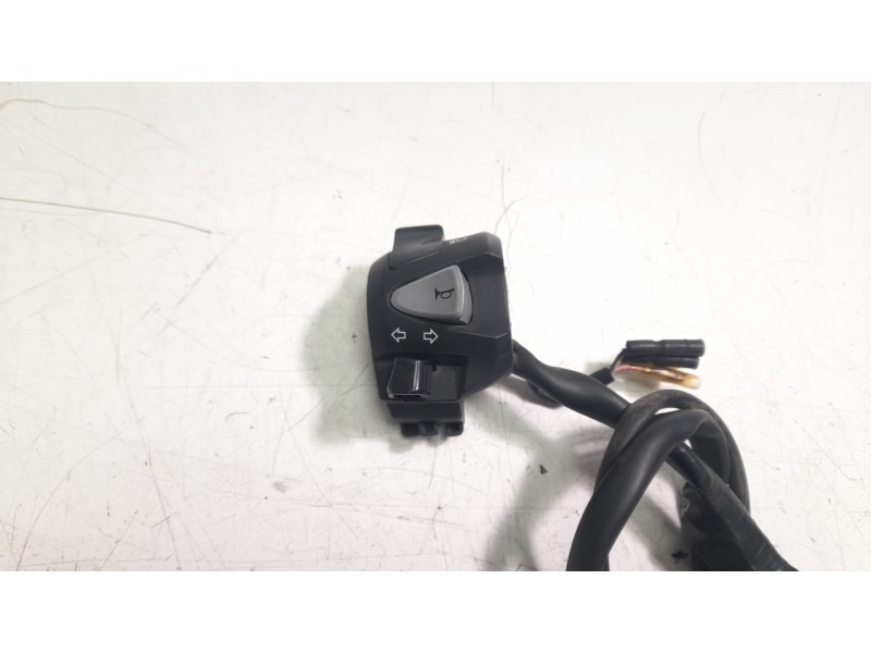 Recambio de piña luces izquierda para honda pcx 125 referencia OEM IAM 35200K1YD12  