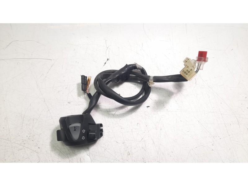 Recambio de piña luces izquierda para honda pcx 125 referencia OEM IAM 35200K1YD12  