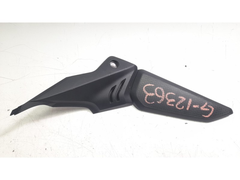 Recambio de moldura para honda cb (501cc - ) cb 650 r (rh08, rh02) referencia OEM IAM 83611MKYD500  