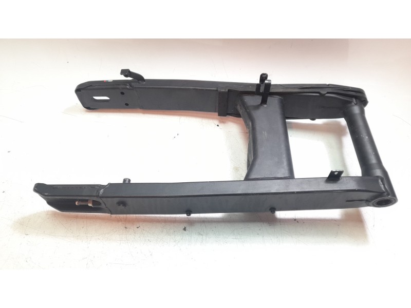 Recambio de basculante para honda cb 750 hornet referencia OEM IAM 52200MLBD00  