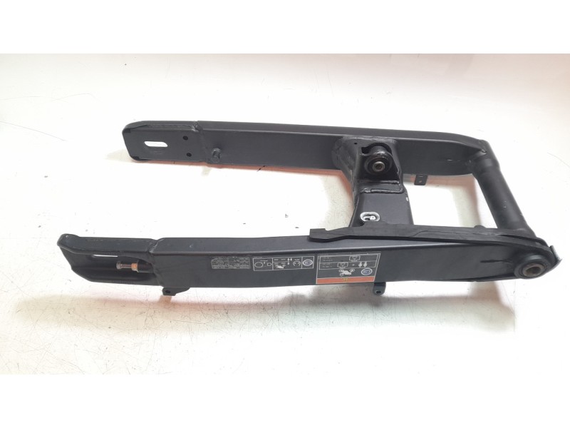 Recambio de basculante para honda cb 750 hornet referencia OEM IAM 52200MLBD00  