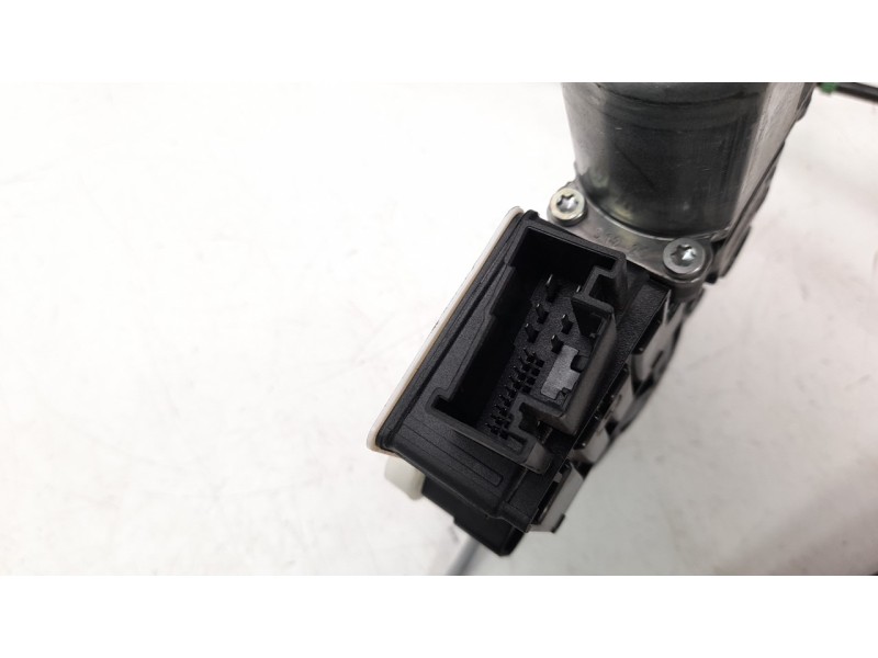 Recambio de elevalunas delantero izquierdo para volkswagen polo 1.0 tsi referencia OEM IAM 2G4837461B  