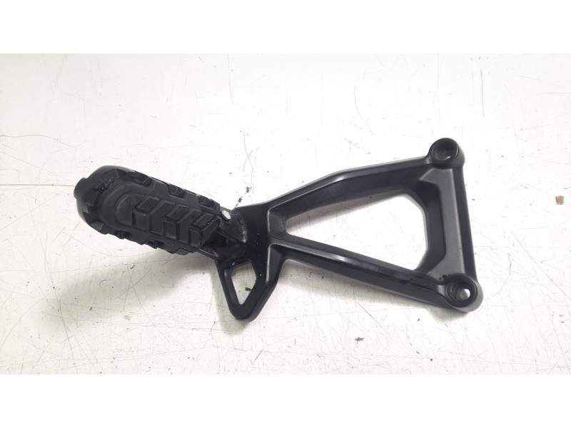 Recambio de estribo lateral para benelli trk 702x referencia OEM IAM 3301419 58266P850000/58260P160100 