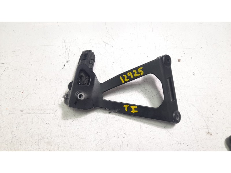 Recambio de estribo lateral para benelli trk 702x referencia OEM IAM 3301419 58266P850000/58260P160100 