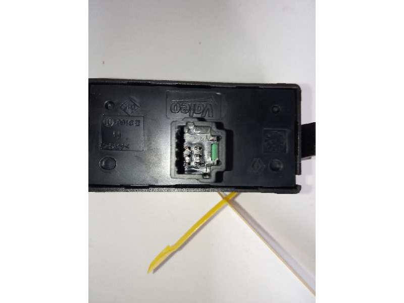 Recambio de warning para dacia sandero ambiance referencia OEM IAM E3160101  