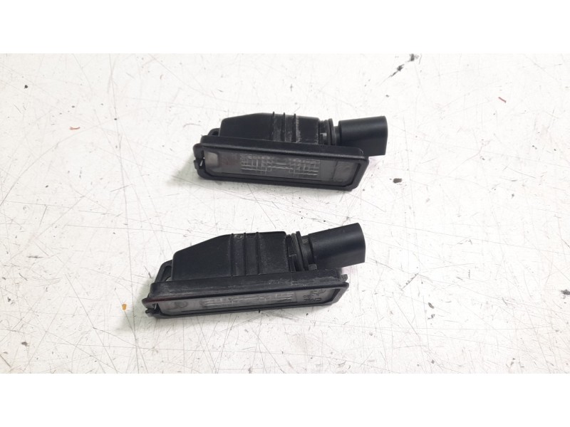 Recambio de piloto matricula para seat leon (5f1) 1.5 tsi referencia OEM IAM 1K8943021  