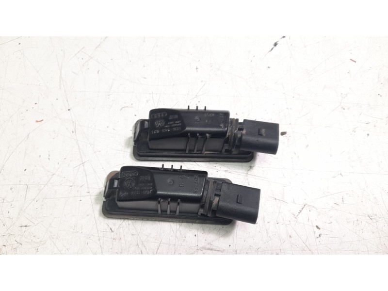 Recambio de piloto matricula para seat leon (5f1) 1.5 tsi referencia OEM IAM 1K8943021  