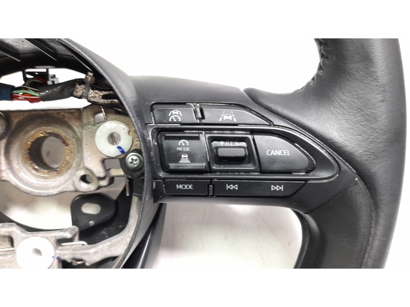 Recambio de volante para toyota yaris cross hybrid 2wd active tech referencia OEM IAM 45100K0100C0  