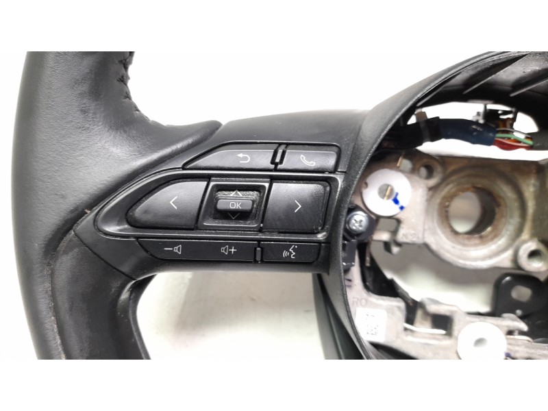 Recambio de volante para toyota yaris cross hybrid 2wd active tech referencia OEM IAM 45100K0100C0  