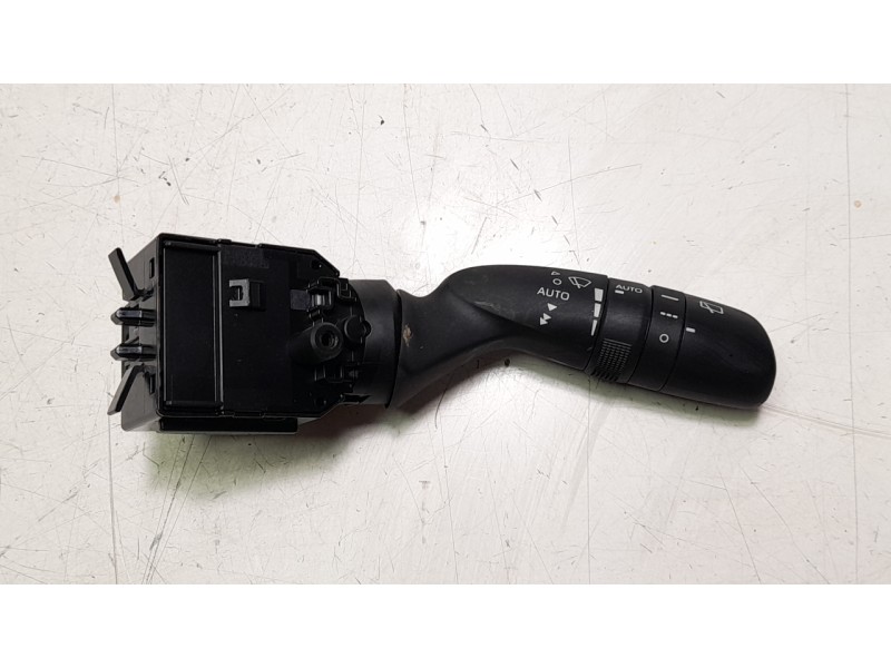 Recambio de mando limpia para toyota yaris cross hybrid 2wd active tech referencia OEM IAM 02D7017J910  