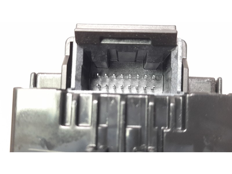 Recambio de mando limpia para toyota yaris cross hybrid 2wd active tech referencia OEM IAM 02D7017J910  