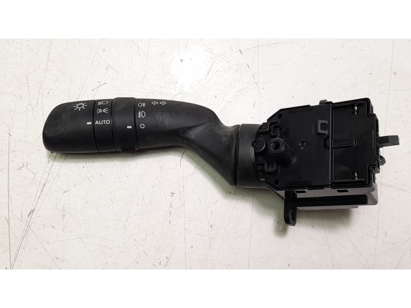 Recambio de mando intermitentes para toyota yaris cross hybrid 2wd active tech referencia OEM IAM 02D7017J910  