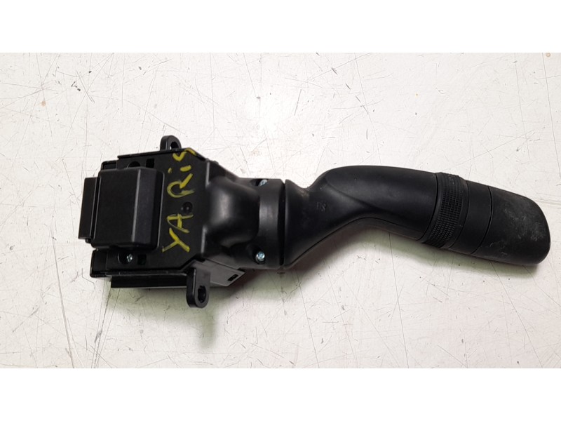 Recambio de mando intermitentes para toyota yaris cross hybrid 2wd active tech referencia OEM IAM 02D7017J910  