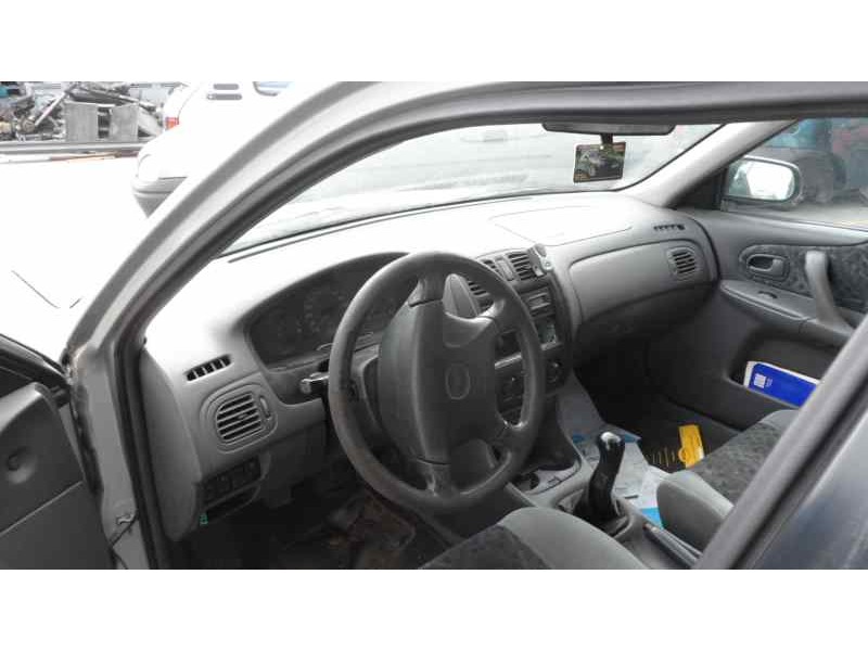 mazda 323 berlina f/s (bj) del año 1999