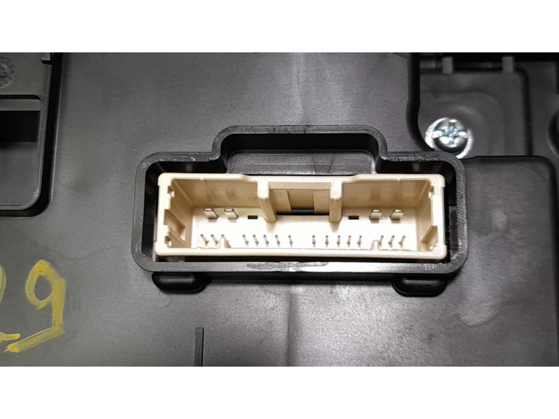 Recambio de cuadro instrumentos para toyota yaris cross hybrid 2wd active tech referencia OEM IAM 83800F5B11  