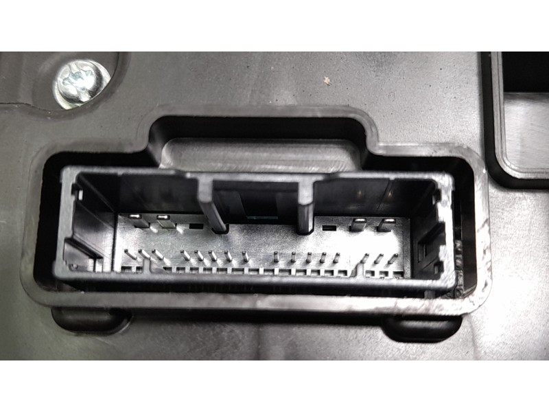 Recambio de cuadro instrumentos para toyota yaris cross hybrid 2wd active tech referencia OEM IAM 83800F5B11  