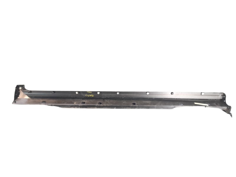 Recambio de estribos laterales para toyota yaris cross hybrid 2wd active tech referencia OEM IAM 7585152120 75850K2010 