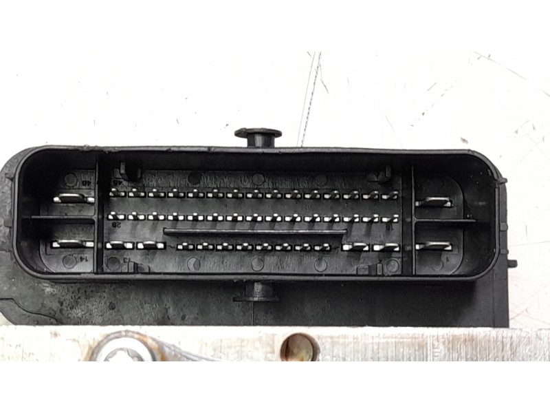 Recambio de abs para toyota yaris cross hybrid 2wd active tech referencia OEM IAM 445400DA60  