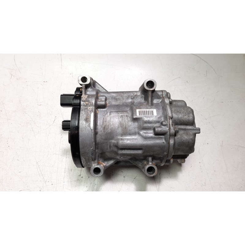 Recambio de compresor aire acondicionado para toyota yaris cross hybrid 2wd active tech referencia OEM IAM 88370K0010 0424000741