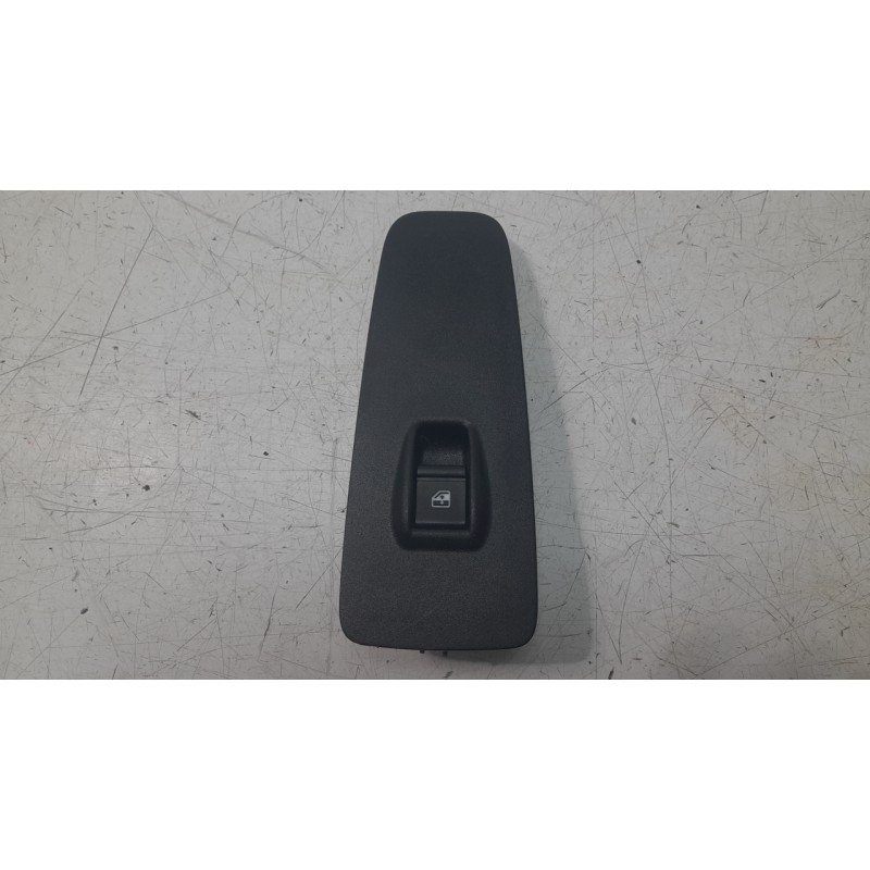 Recambio de mando elevalunas delantero derecho para citroën jumper furgon 3.5 l3 h2 bluehdi 14 s&s 6v referencia OEM IAM 0735739