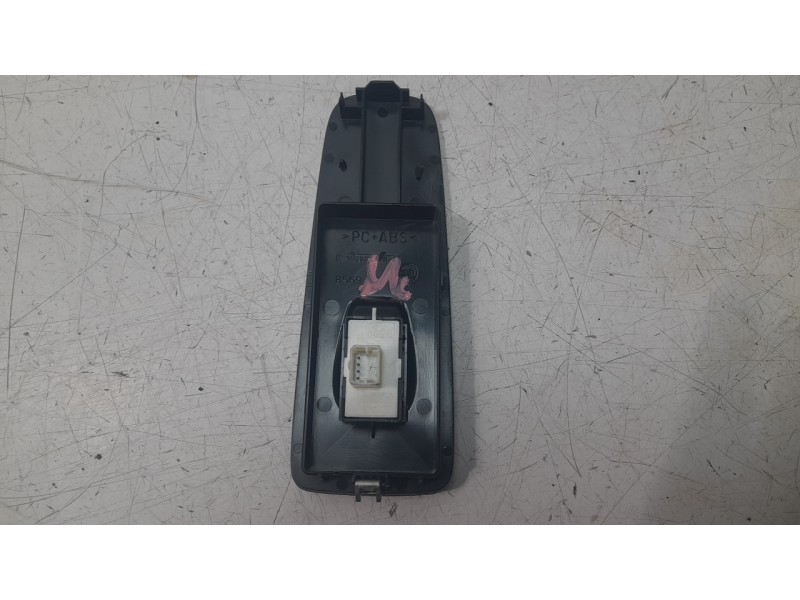 Recambio de mando elevalunas delantero derecho para citroën jumper furgon 3.5 l3 h2 bluehdi 14 s&s 6v referencia OEM IAM 0735739