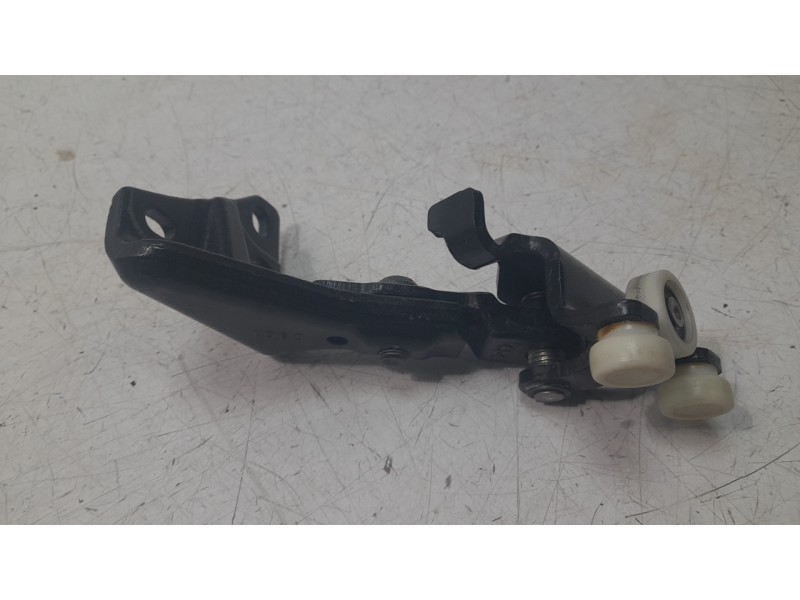 Recambio de soporte / guia puerta corredera para citroën jumper furgon 3.5 l3 h2 bluehdi 14 s&s 6v referencia OEM IAM 1616813480