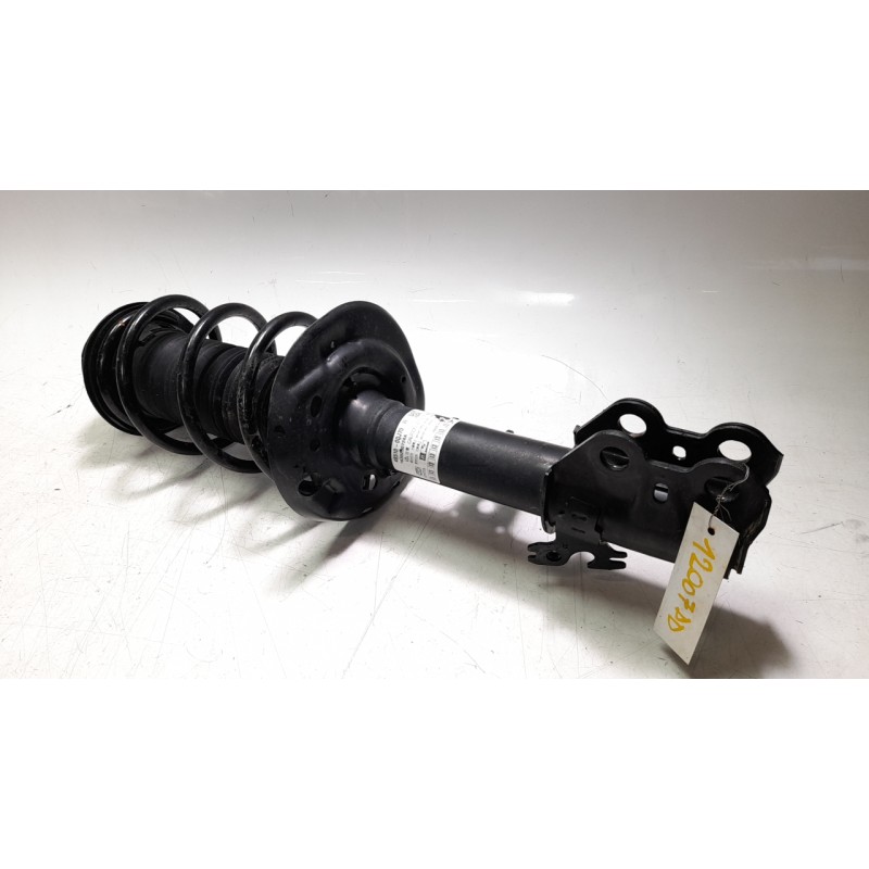 Recambio de amortiguador delantero derecho para toyota yaris cross hybrid 2wd active tech referencia OEM IAM 485100DJ70  