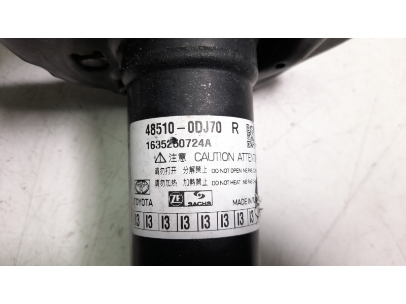 Recambio de amortiguador delantero derecho para toyota yaris cross hybrid 2wd active tech referencia OEM IAM 485100DJ70  
