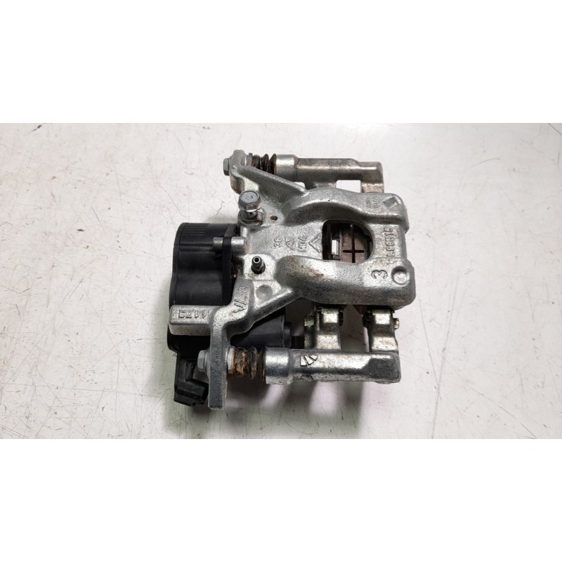 Recambio de pinza de freno trasera derecha para toyota yaris cross hybrid 2wd active tech referencia OEM IAM L99515  