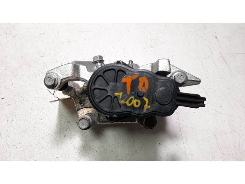 Recambio de pinza de freno trasera derecha para toyota yaris cross hybrid 2wd active tech referencia OEM IAM L99515  