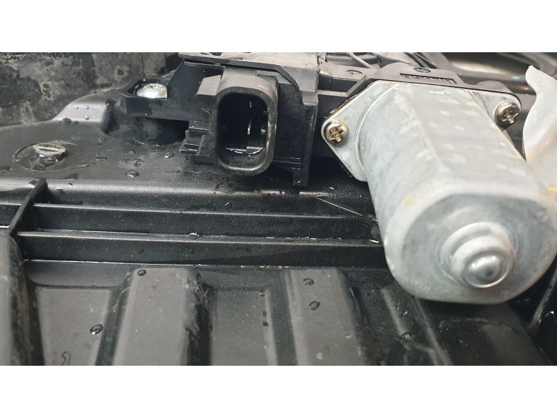 Recambio de motor elevalunas trasero derecho para jeep renegade suv (bu, b1, bv) 1.6 referencia OEM IAM 00519801110  