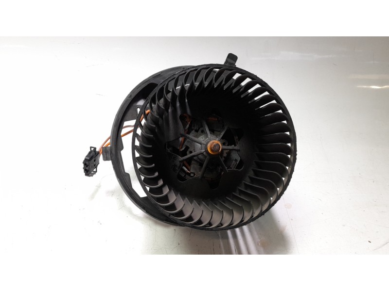 Recambio de ventilador calefaccion para audi q3 (8ug) attraction quattro referencia OEM IAM 1K1820015Q  