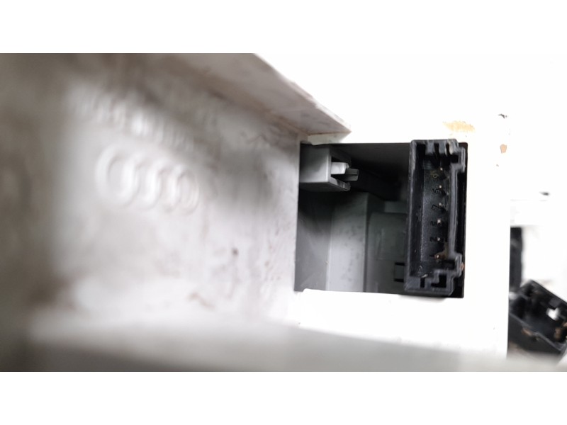 Recambio de luz interior para audi q3 (8ug) attraction quattro referencia OEM IAM 8X0947135AG  