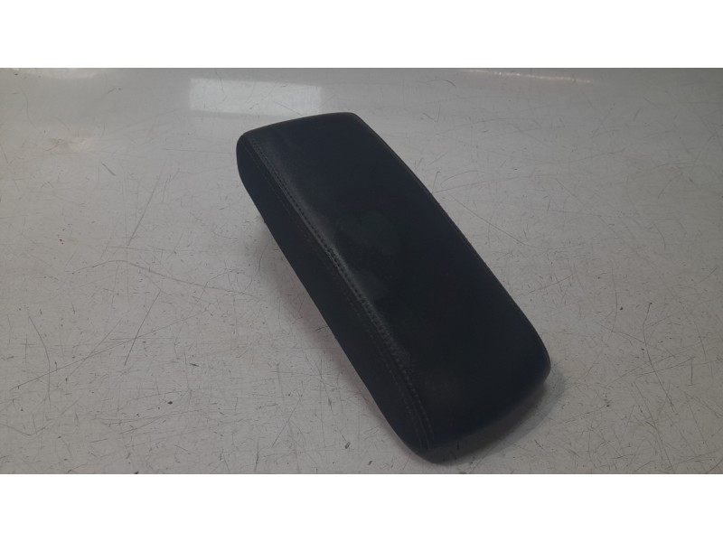 Recambio de apoyabrazos central para peugeot 2008 (p1) allure referencia OEM IAM 98257277ZD  