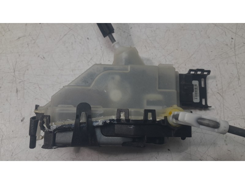 Recambio de cerradura puerta trasera derecha para peugeot 2008 (p1) allure referencia OEM IAM 9844443480  