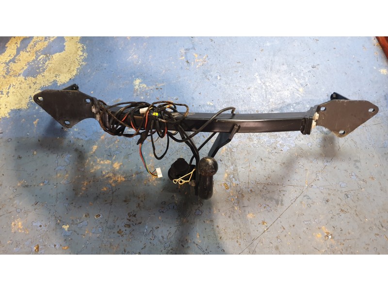 Recambio de refuerzo paragolpes trasero para jeep renegade suv (bu, b1, bv) 1.6 referencia OEM IAM 51965182  