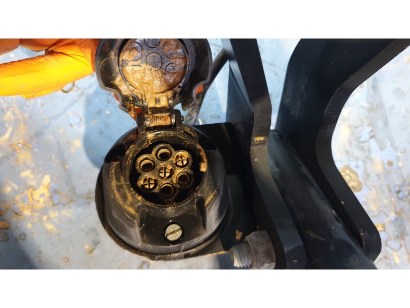 Recambio de refuerzo paragolpes trasero para jeep renegade suv (bu, b1, bv) 1.6 referencia OEM IAM 51965182  