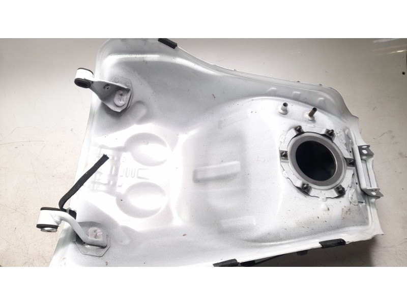 Recambio de deposito combustible para honda cb 750 hornet referencia OEM IAM 17500MLBD00ZD  