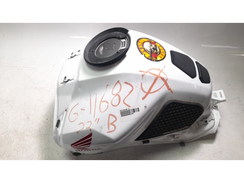 Recambio de deposito combustible para honda cb 750 hornet referencia OEM IAM 17500MLBD00ZD  
