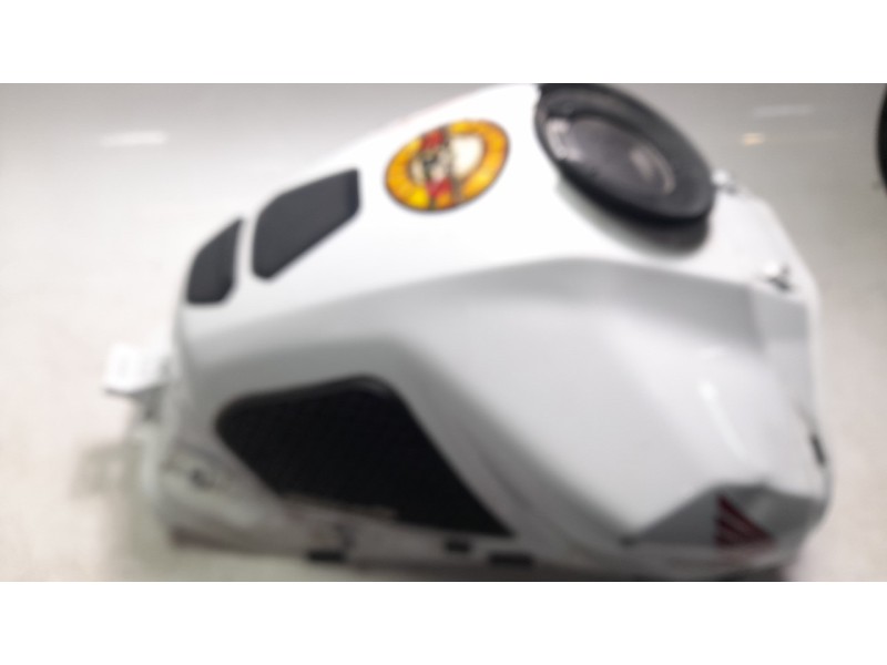 Recambio de deposito combustible para honda cb 750 hornet referencia OEM IAM 17500MLBD00ZD  