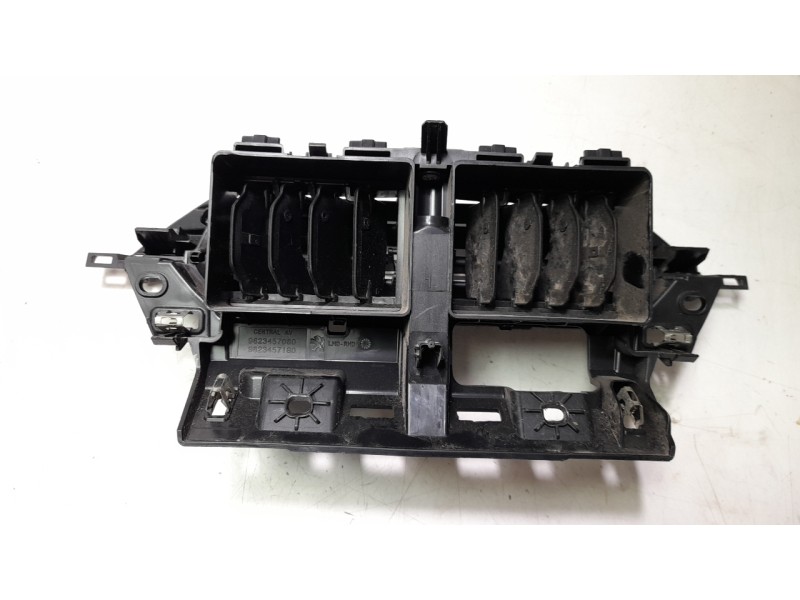 Recambio de aireador central para peugeot 2008 (p1) allure referencia OEM IAM 9823457080 9823457180 