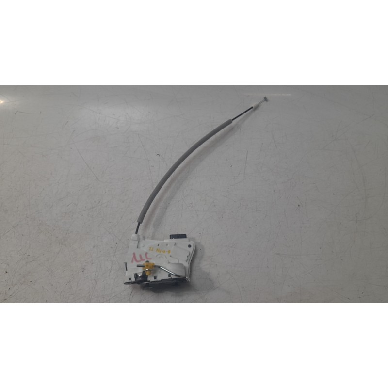 Recambio de cerradura puerta trasera izquierda para mg zs suv (azs1) 1.5 vti referencia OEM IAM 10845782  