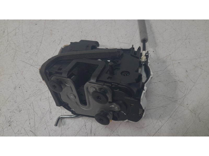 Recambio de cerradura puerta trasera izquierda para mg zs suv (azs1) 1.5 vti referencia OEM IAM 10845782  