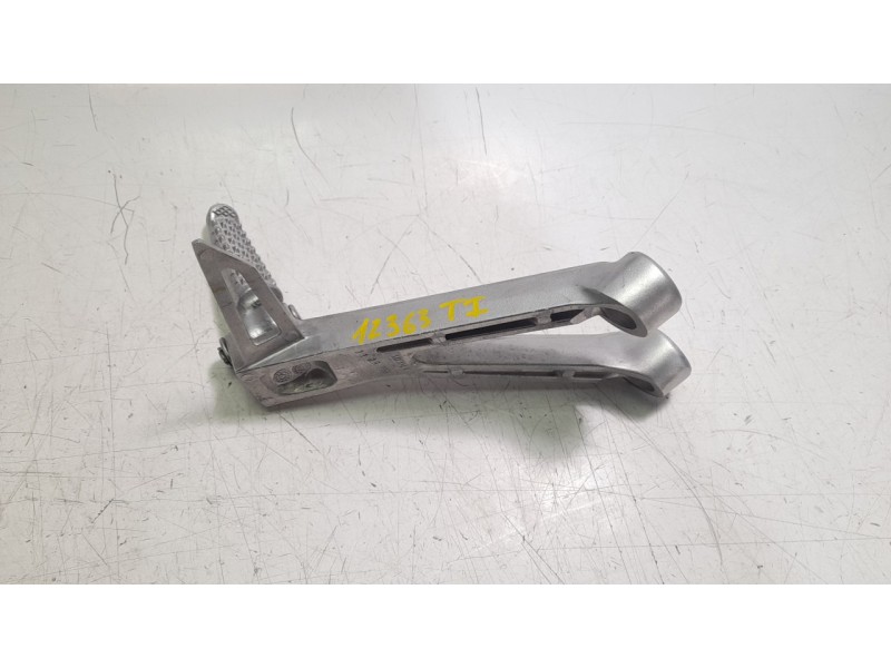 Recambio de estribo lateral para honda cb (501cc - ) cb 650 r (rh08, rh02) referencia OEM IAM 50750MKND50  