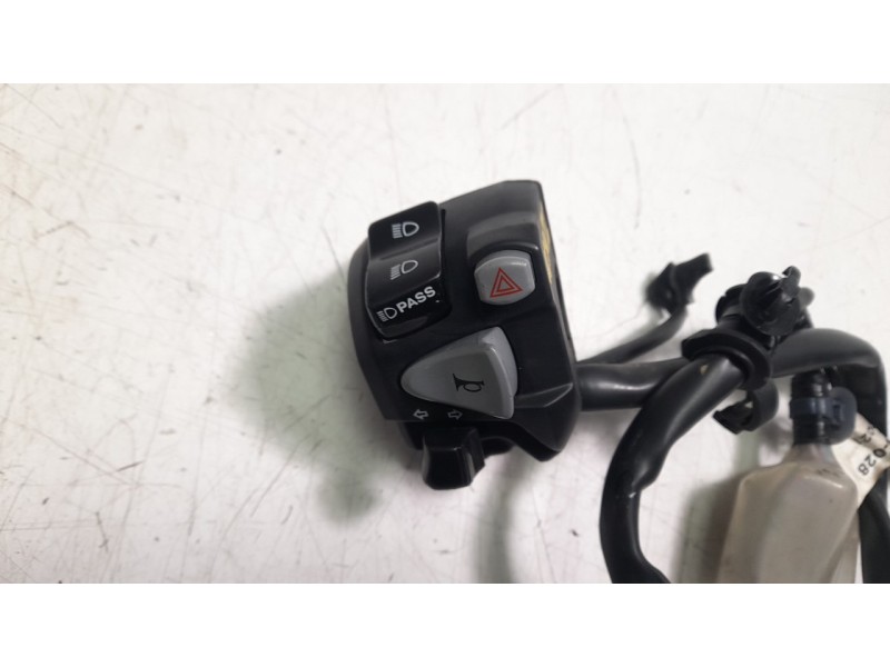 Recambio de piña luces izquierda para honda cb (501cc - ) cb 650 r (rh08, rh02) referencia OEM IAM 35200MKYD51  